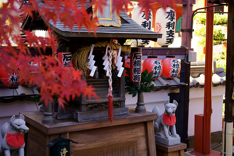 徳大寺境内の「石橋稲荷」