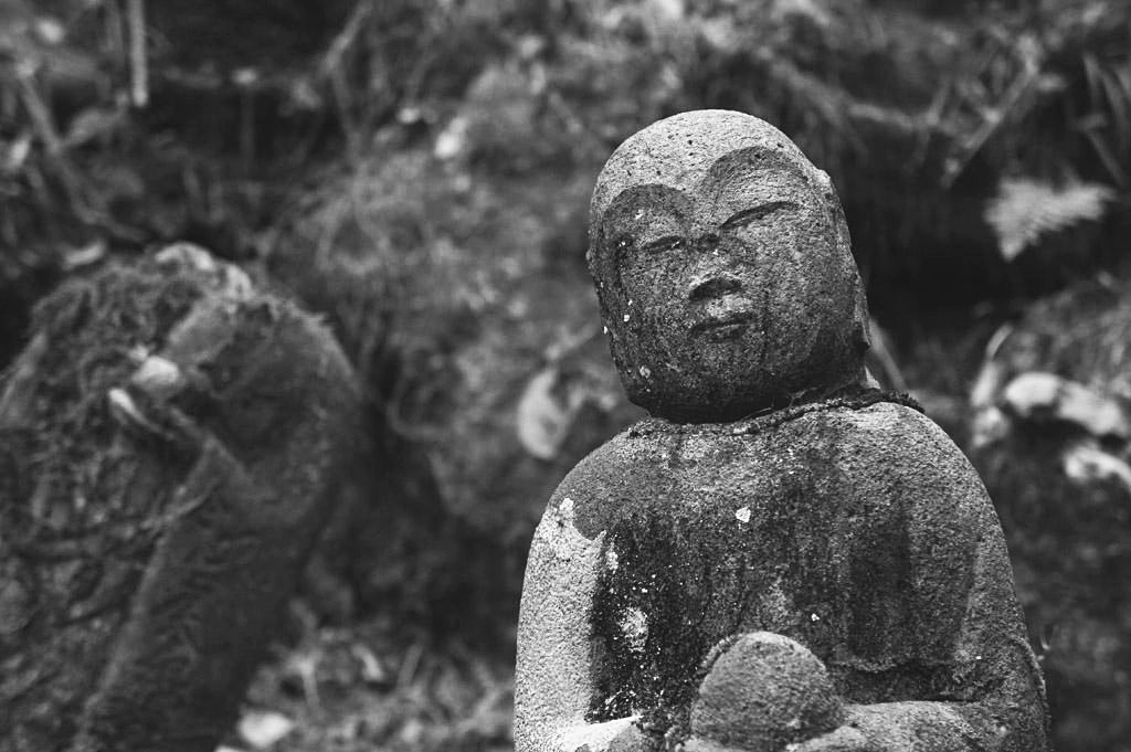 秩父札所巡り・金昌寺】石仏・お地蔵さんの写真をモノクロにして