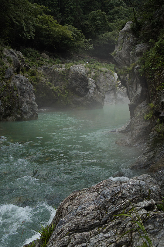 川面に霧