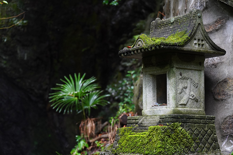 双龍の滝を祀る小さな祠