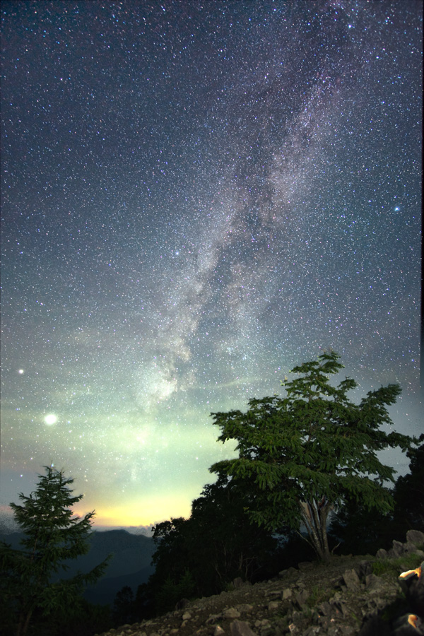 星空 奥多摩・鷹ノ巣山の頂上で星景写真を撮ってきました：スターリー