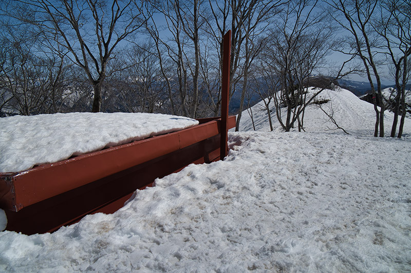 熊穴沢避難小屋