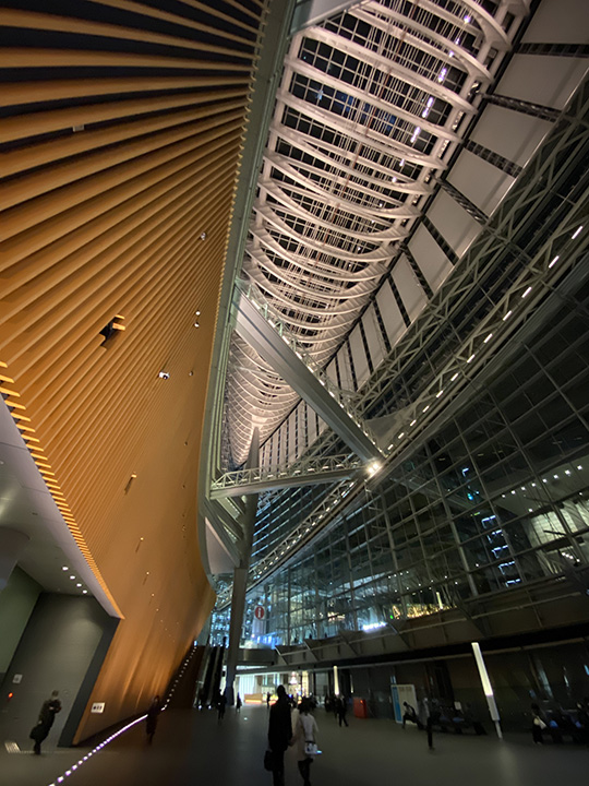 東京国際フォーラム一階フロアから