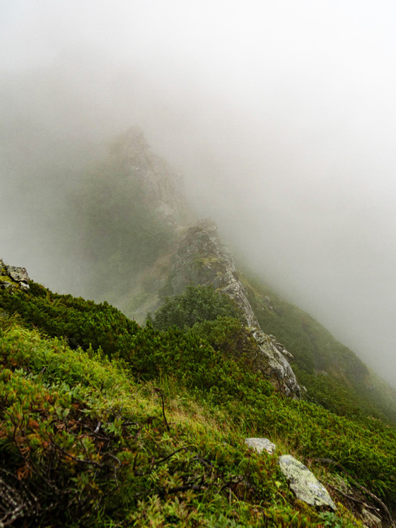 西鎌尾根の岩稜