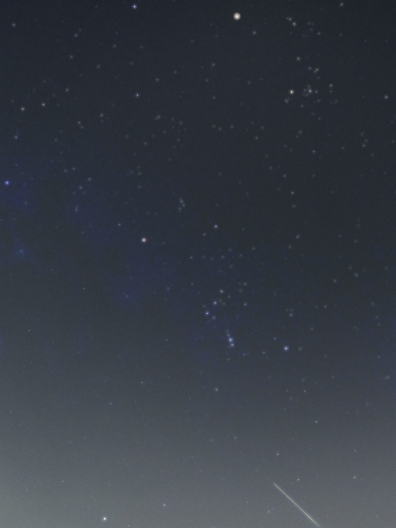 流れ星が写ったカット