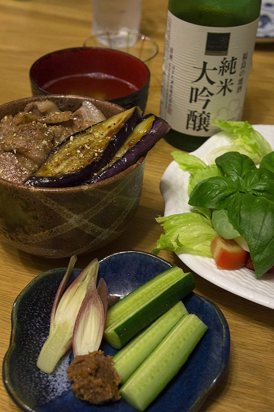 ナスと豚バラの蒲焼き丼