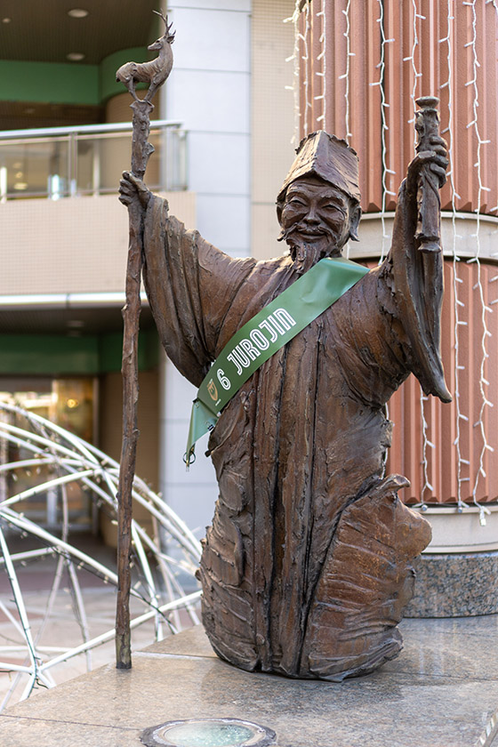 赤羽駅前の寿老人像