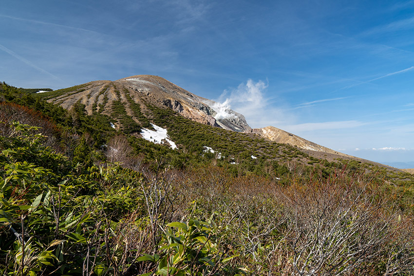 噴煙の一切経山