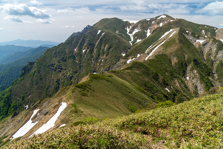 武能岳から茂倉岳