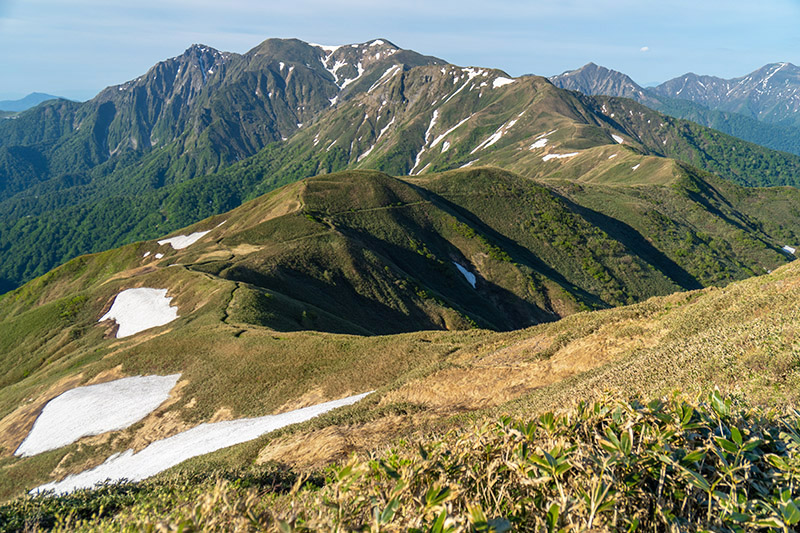 七ツ小屋山から谷川岳方面