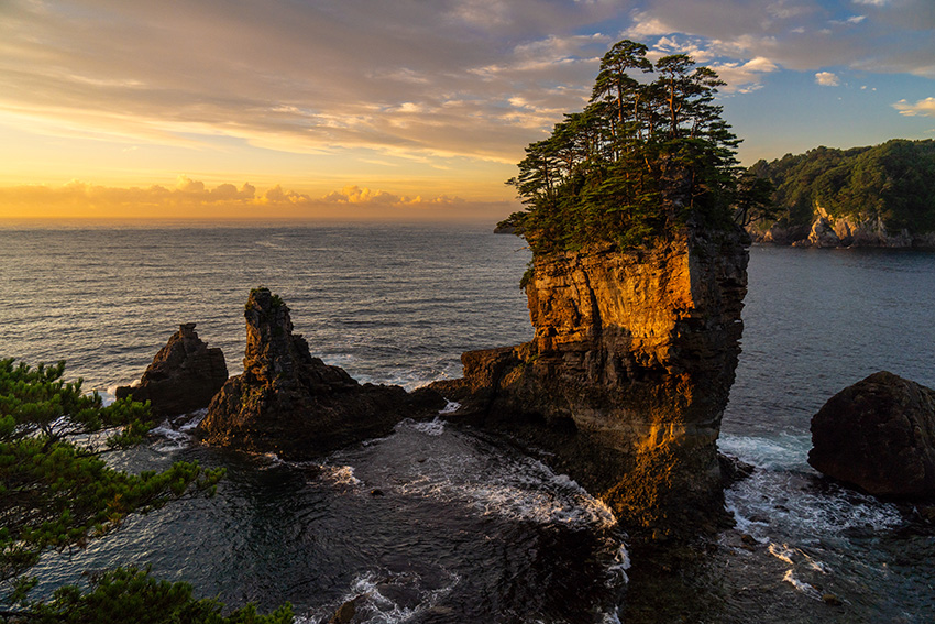 三陸で休日を：宮古市田老の「渚亭 たろう庵」で三王岩の景観と地元の