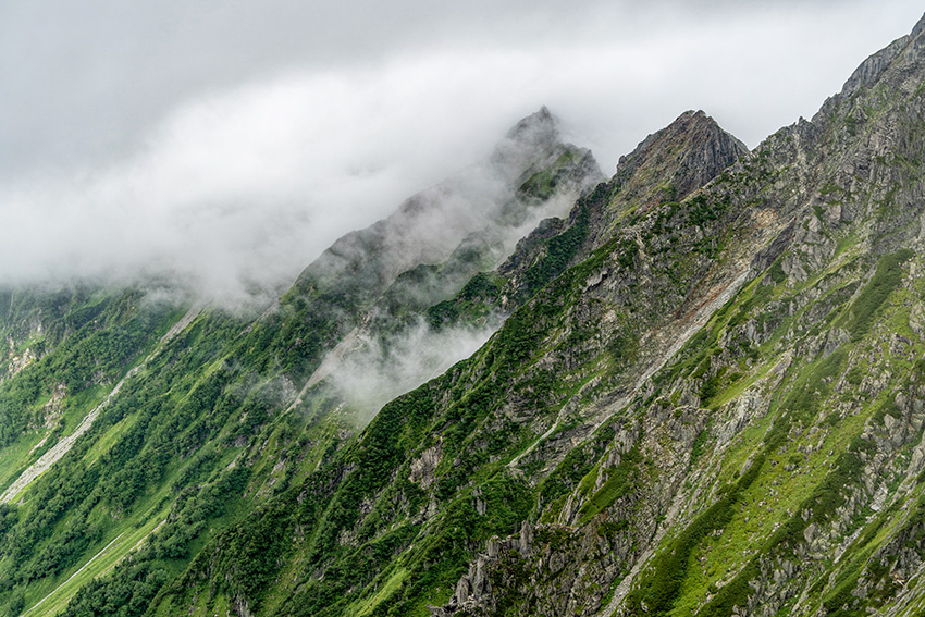 西穂高岳方面の岩峰群