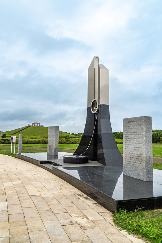 千年希望の丘 慰霊碑