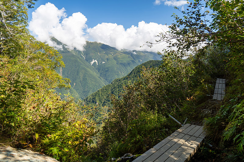 鳳凰三山の山肌