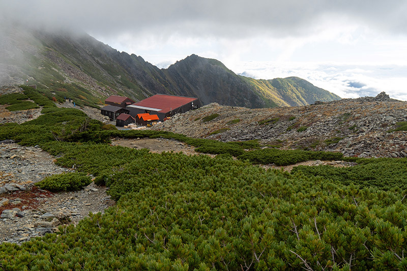 北岳山荘をあとに