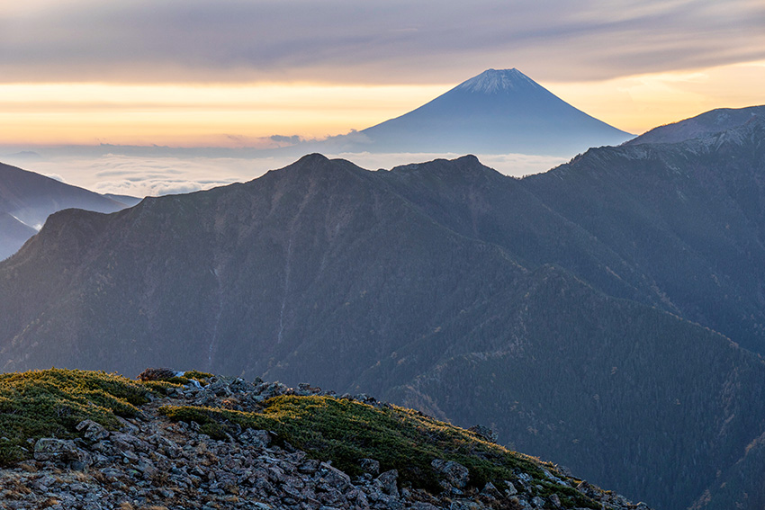 小太郎尾根の向こうに富士山