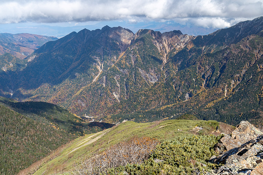 鋸岳のギザギザ