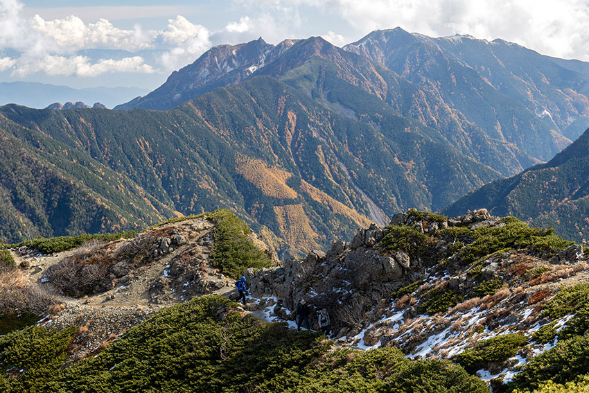 逆光の鳳凰三山