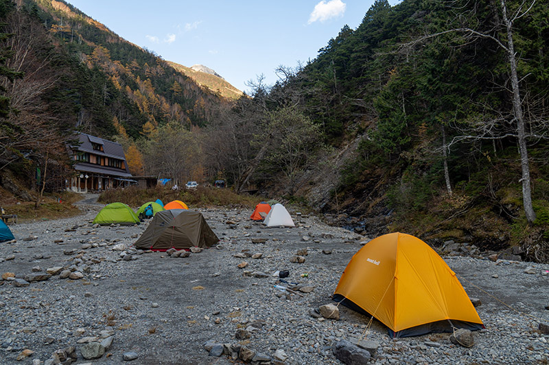 長衛小屋のテント場