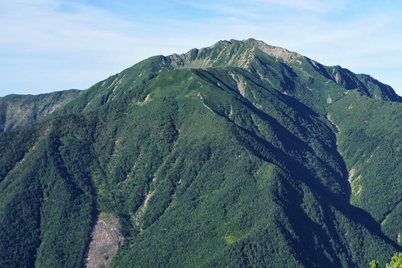 甲斐駒ヶ岳から見た仙丈ヶ岳