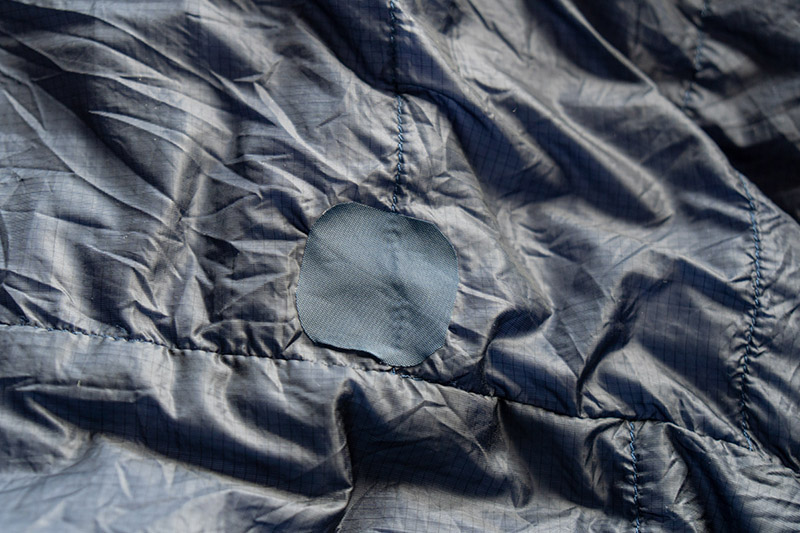 穴を塞いで貼り付け