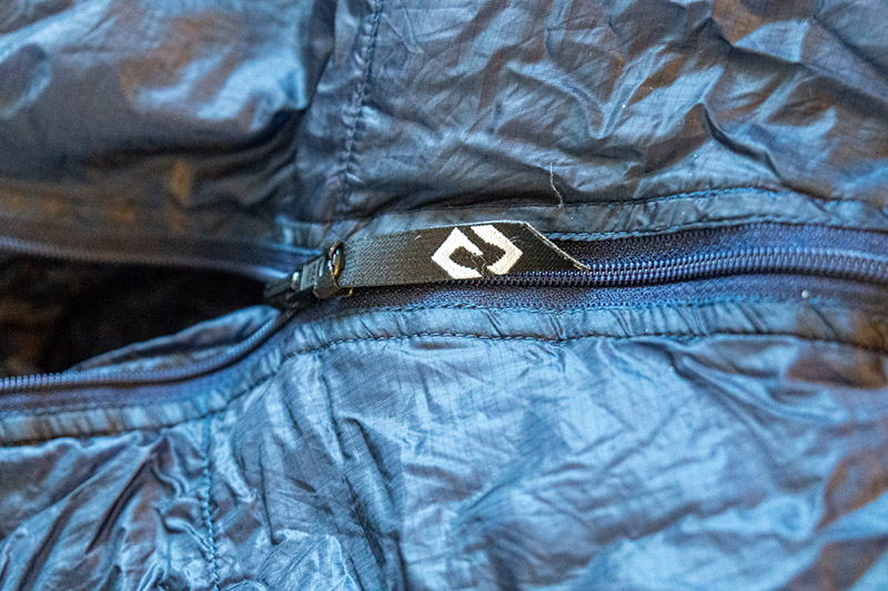 ファスナーが噛みやすいのがストレス