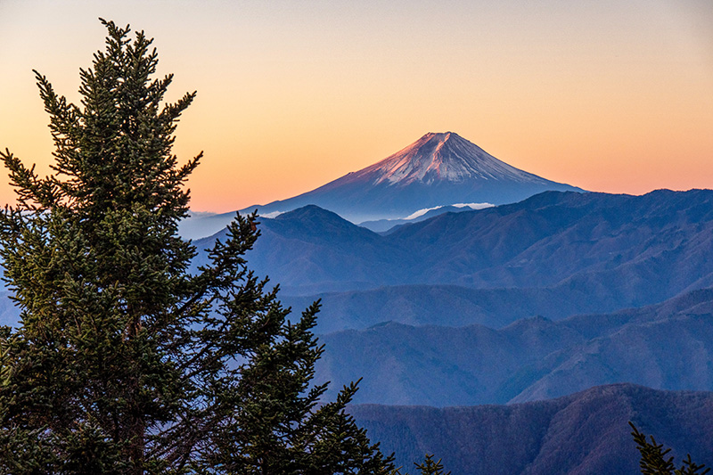 富士山が明けてきました