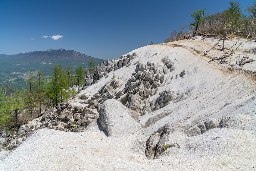 天空のビーチと八ヶ岳