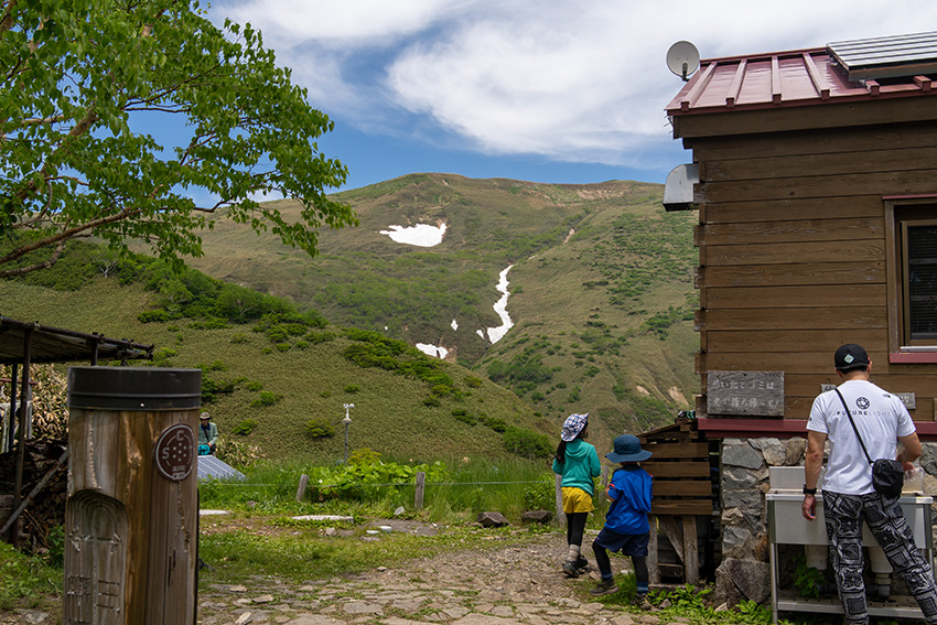 平標山の家に到着