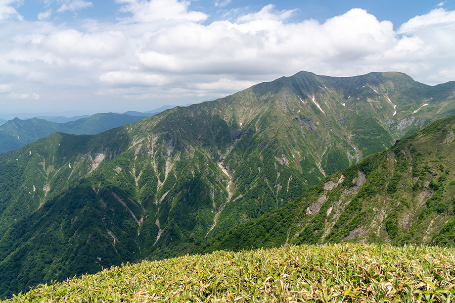 茂倉岳と一ノ倉岳
