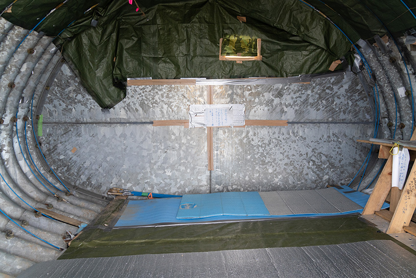 オジカ沢の頭避難小屋内部