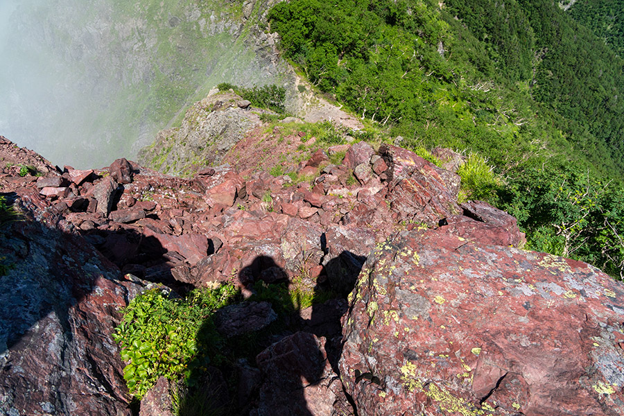 赤色チャートの露岩