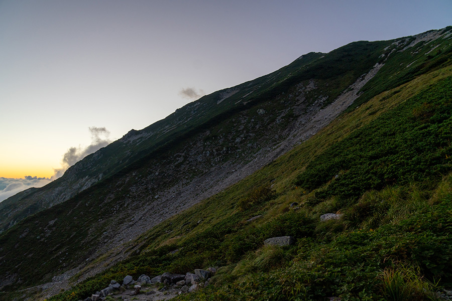 夕空に唐松岳