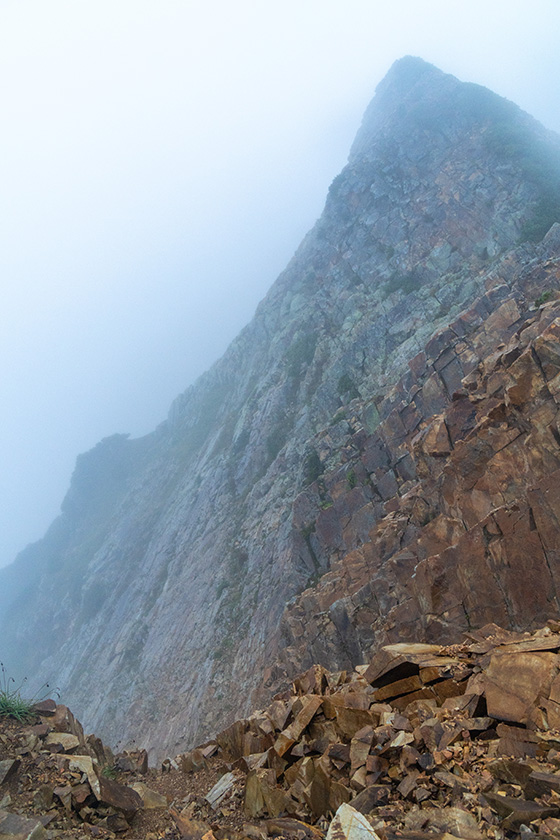 非対称山稜