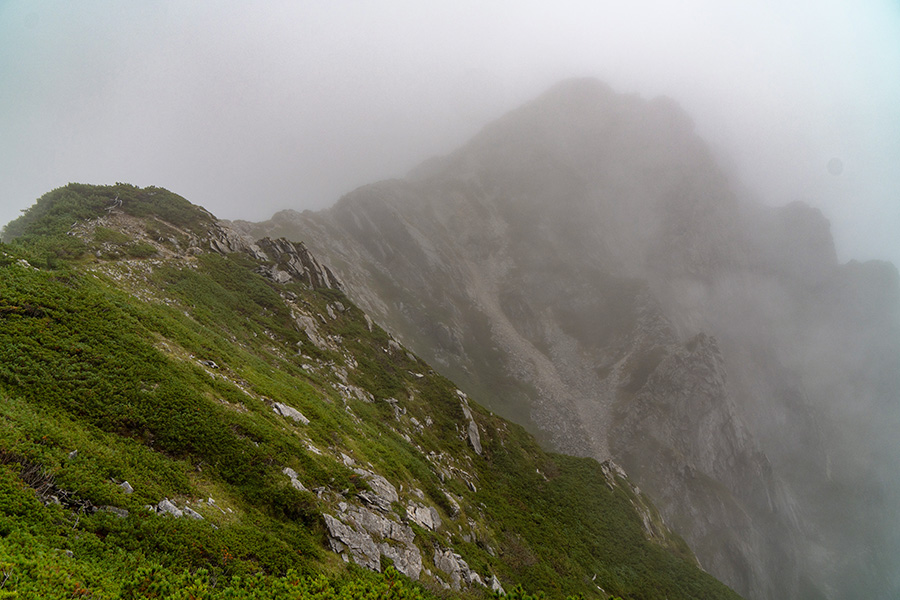 行く手に不帰II峰南峰