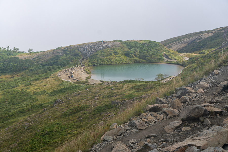 八方池が見えてきた