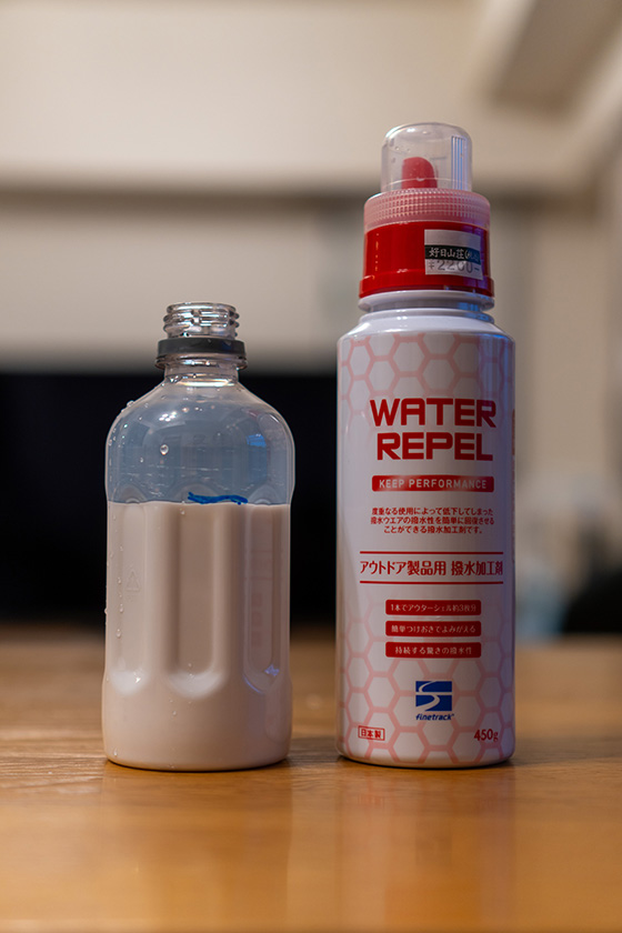 撥水剤を計り取るよー