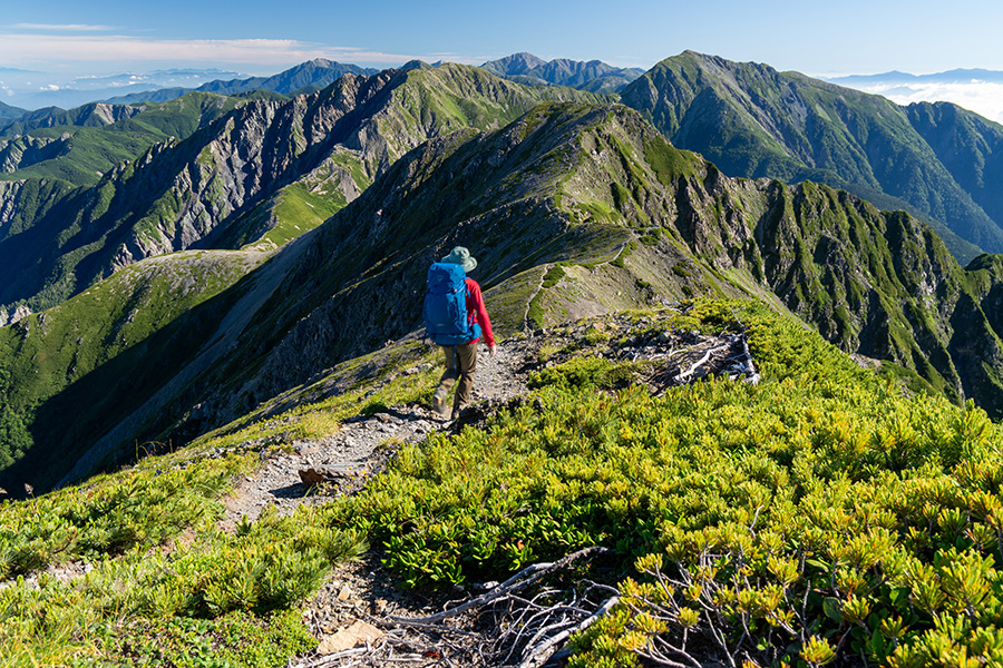 荒川三山へ向かう・赤石岳より
