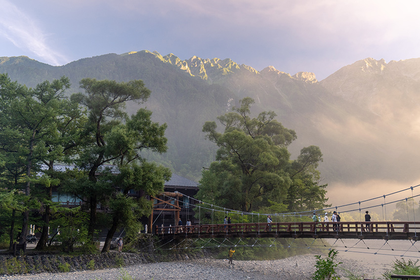 上高地・河童橋と穂高連峰