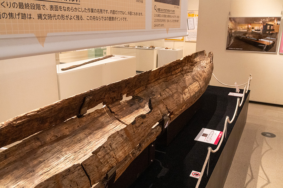 舳先の造形が見事です