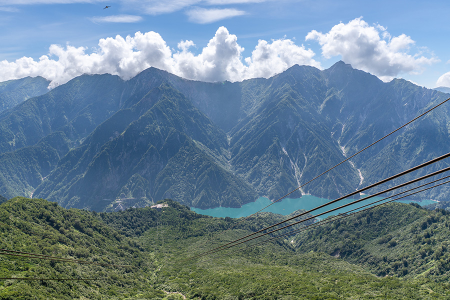 大観峰から見る針ノ木サーキットと黒部湖