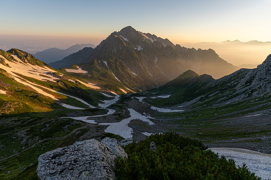 剱沢カールと剱岳 14 mm, F8