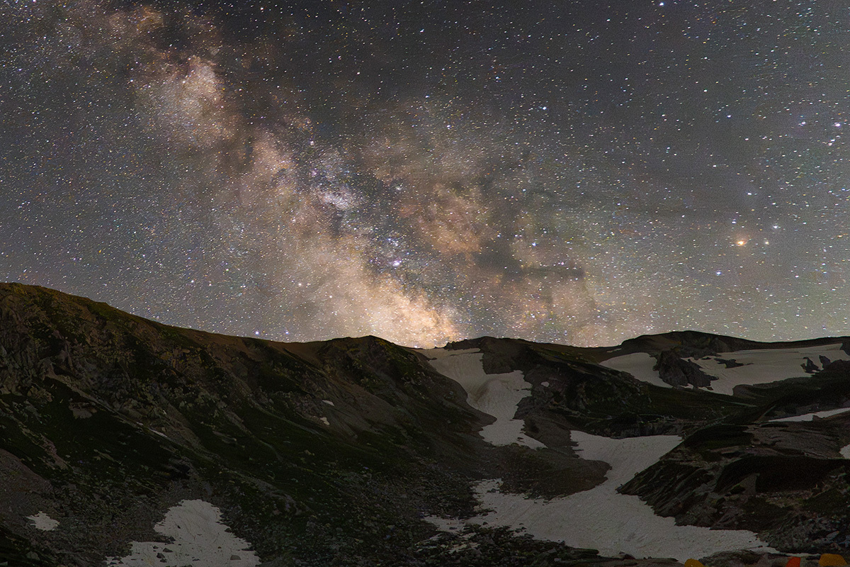 20 mm,F2.8,ss 20秒,iso5000