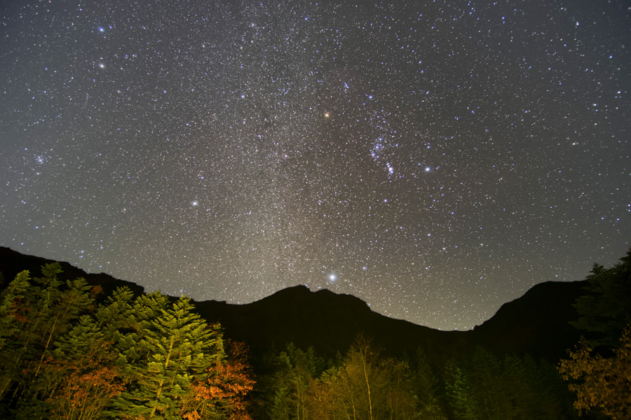 オリオンは高くうたひ