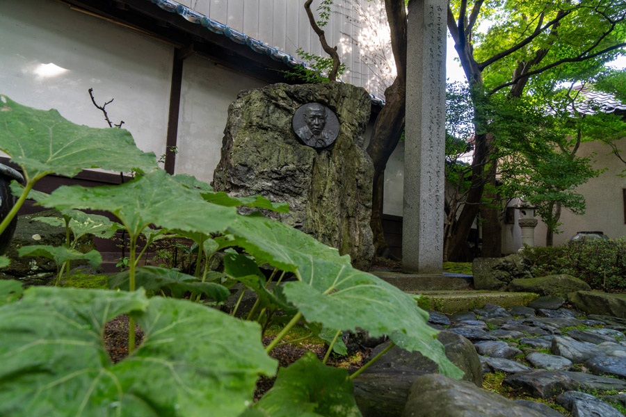 賢治のレリーフ