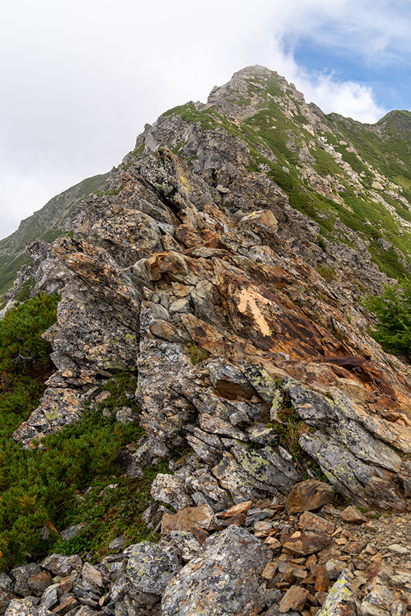 三峰岳の岩稜帯