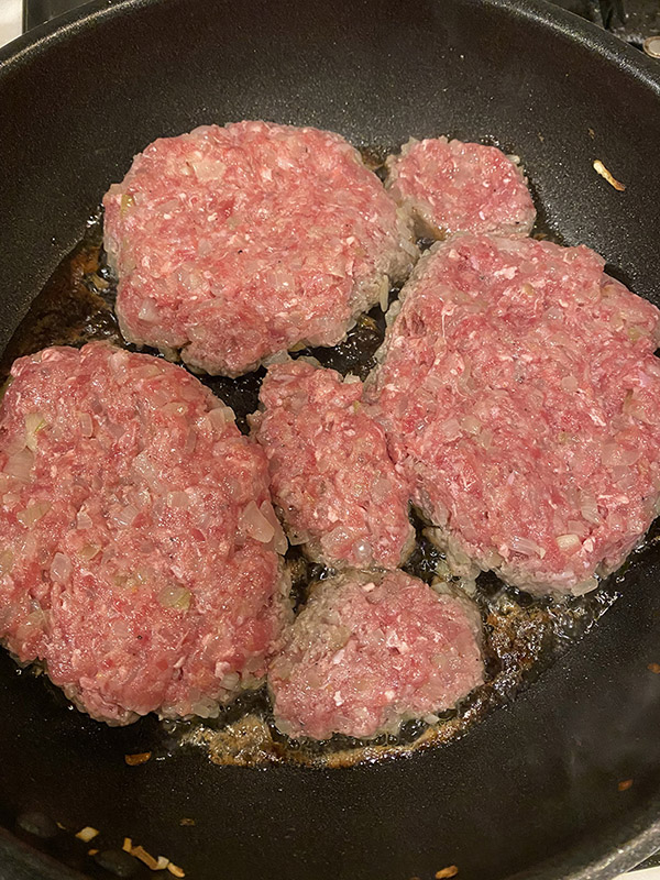 ハンバーグ焼いてるよー