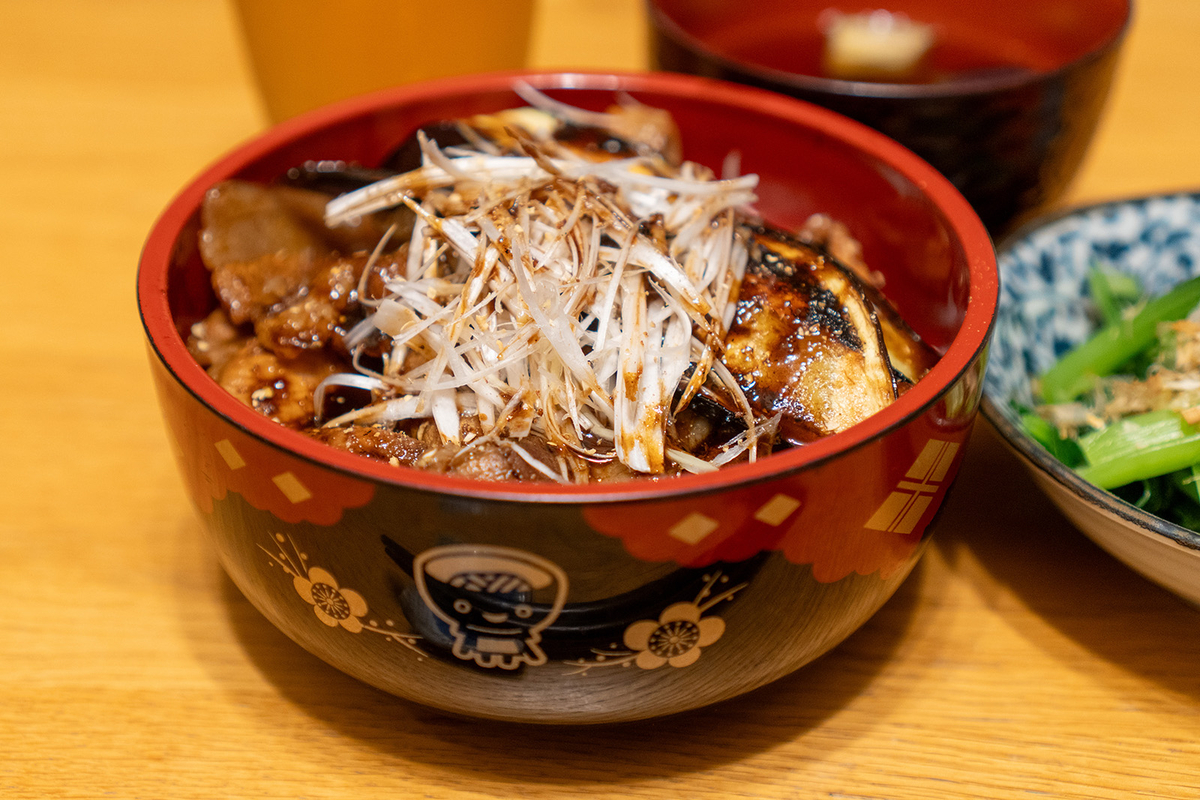 豚バラと茄子の蒲焼き丼