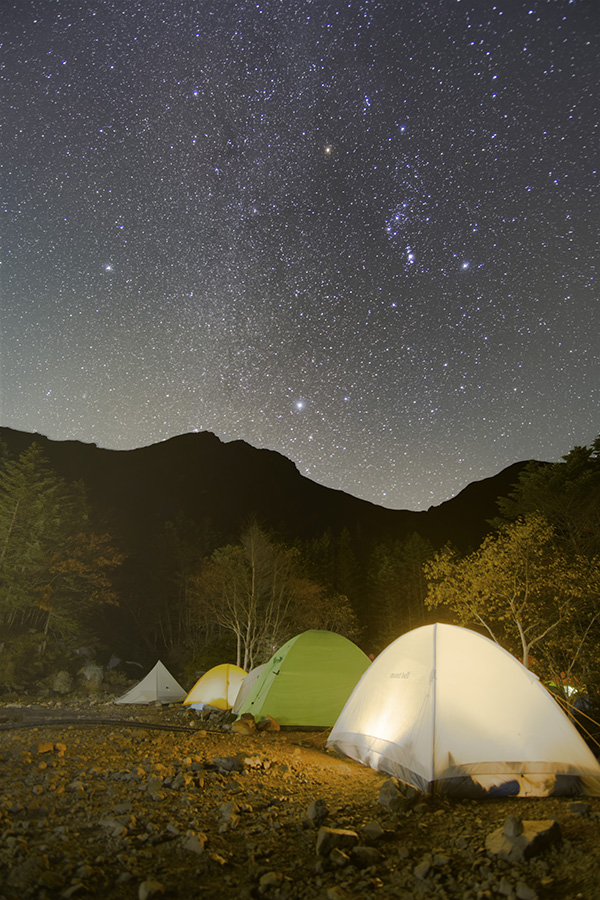 行者小屋のテント場とオリオン