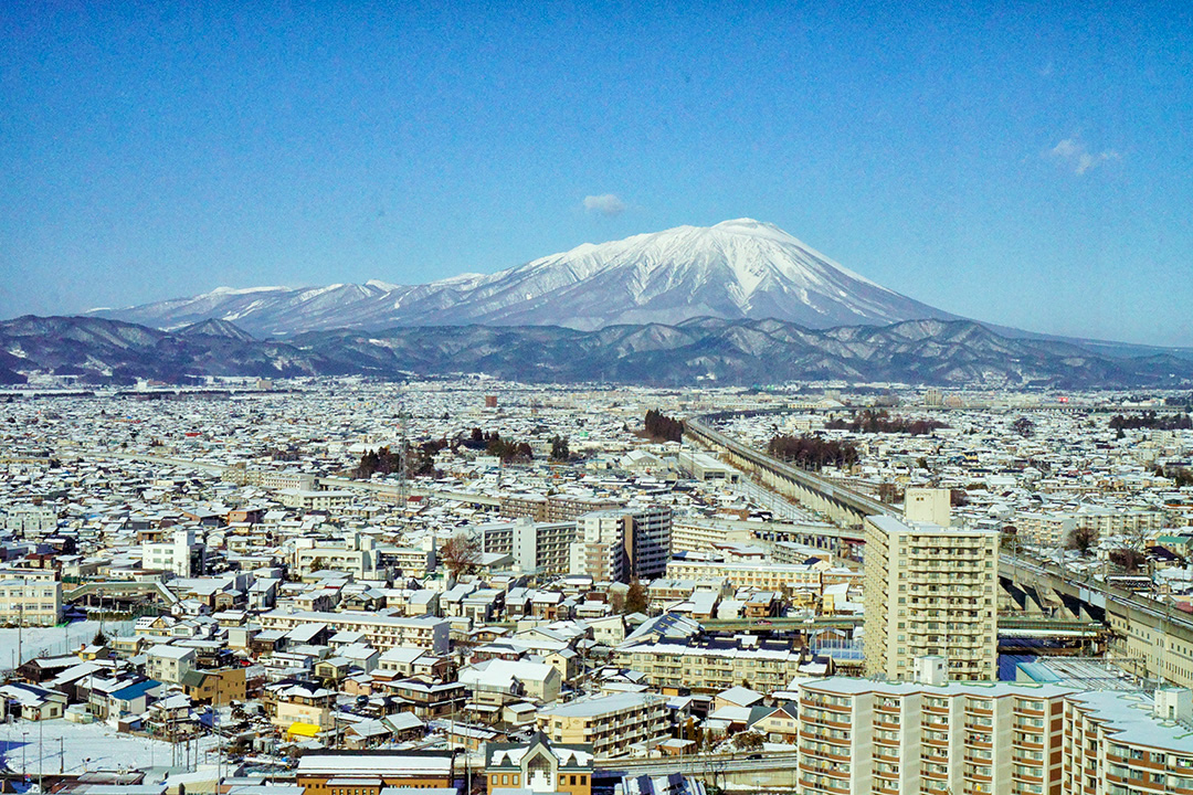 盛岡市と岩手山